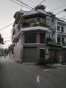NHÀ ĐẸP KHƯƠNG TRUNG - GẦN Ô TÔ - GẦN HỒ - NỘI THẤT XỊN ĐẸP Y HÌNH Ở NGAY.